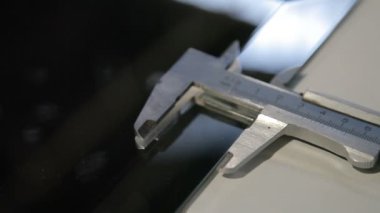 Cam üstünde belgili tanýmlýk makine Dilimleme