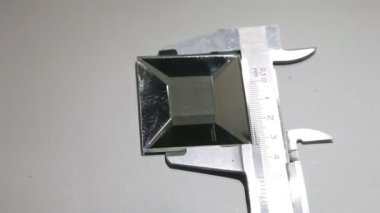 Cam üstünde belgili tanýmlýk makine Dilimleme