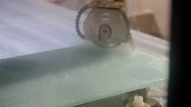 Cam üstünde belgili tanýmlýk makine Dilimleme