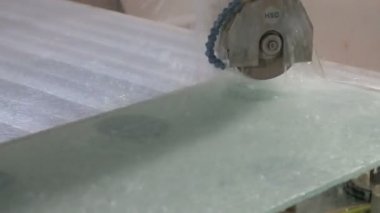Cam üstünde belgili tanýmlýk makine Dilimleme