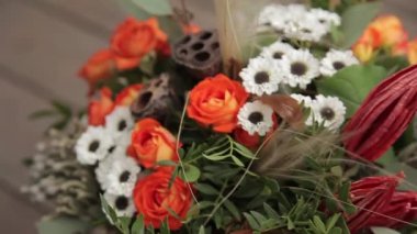 Bir buket çiçek.