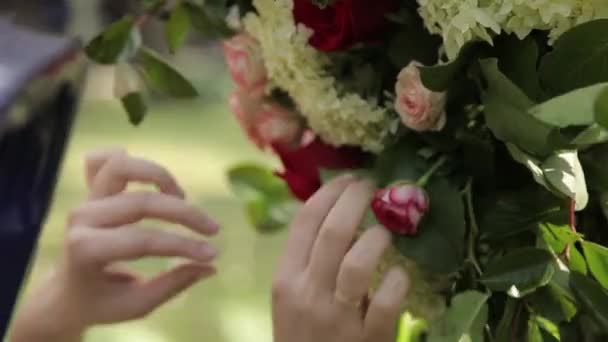 Bukett med blommor — Stockvideo