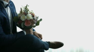 Orkide ve gül özel bir olay için bir buket çiçek, düğün çiçekleri ile damat