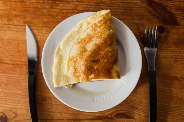Завтрак омлет из перепелиных яиц — стоковое фото