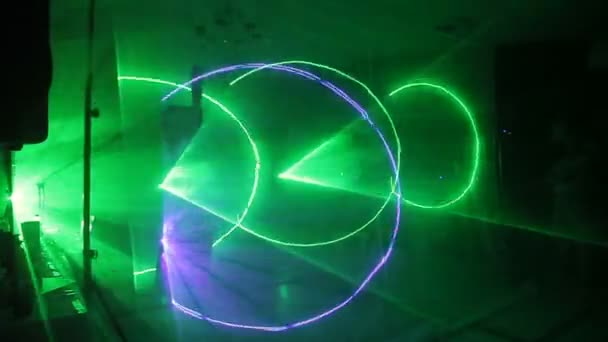 Mostra Laser Dos Raios Multi Coloridos Luz Escuro Discoteca Aviso — Vídeo de Stock