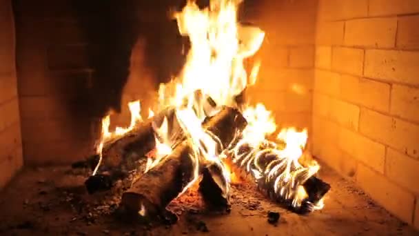 Fuego Una Casa Chimenea — Vídeo de stock