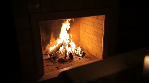 Fuego Una Casa Chimenea — Vídeo de stock