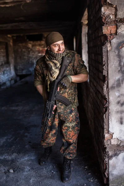 Арабські солдатів з АК-47 Калашникова — стокове фото