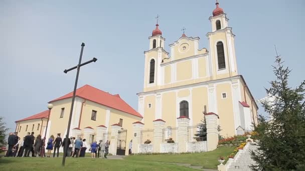 Mariage dans une chapelle Église catholique — Video