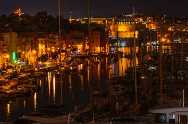 Akşamları, arka planda, Malta Valletta Il-Birgu marina için görüntüleyin