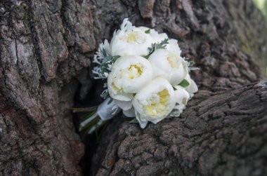 Beyaz şakayıklı gelin buketi 