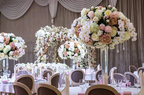 Wedding table decorations with white roses 