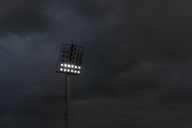 Işık stadyum veya spor raincloud karşı aydınlatma