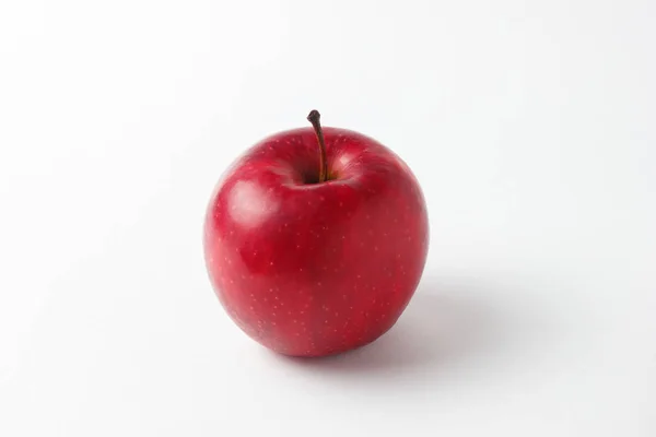 Fresh red apple isolated on white — Stock Photo, Image
