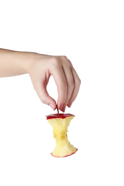 Il troncone di una mela rossa in mano di donna — Foto Stock