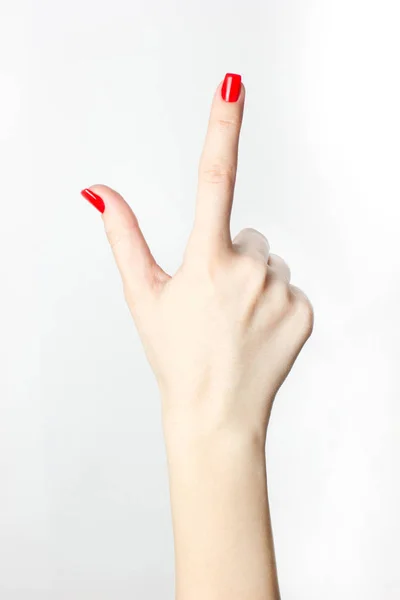 红色的女人的手的特写镜头指甲食指在白色背景上. — 图库照片