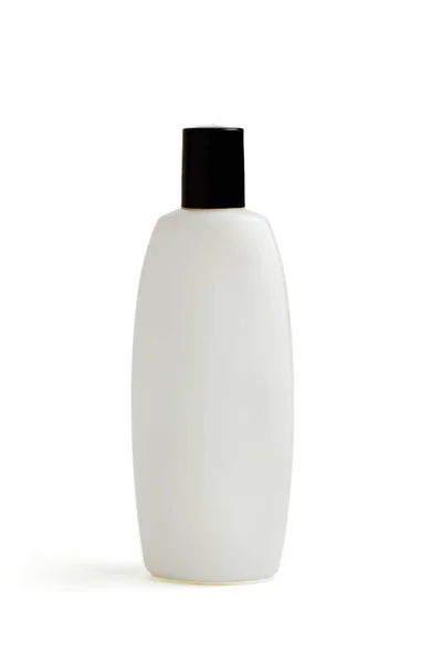 プラスチック製のボトルは、白い背景で隔離。あなたのデザインのためにモックを作成します。シャンプー、コンディショナー、シャワージェル、化粧品、クリーム — ストック写真