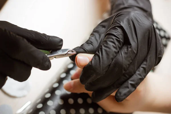 Manicurist polishing index finger for manicure in nail beauty salon. Step of manicure process. — Stock Photo, Image