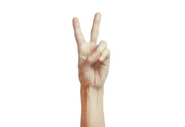 Beyaz arka planda, bir iki parmak barış işareti yaparak erkek yetişkin el izole el sinyal
