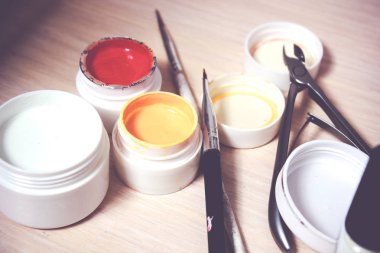 tırnak cilası ve manikür koyu ahşap arka plan ayarla