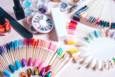 büyük manikür beyaz arka plan üzerinde ayarla