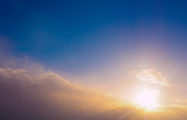 Güneş ve bulutlar güneş ışığı