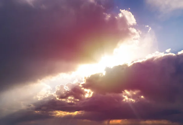 Güneş ve bulutlar güneş ışığı
