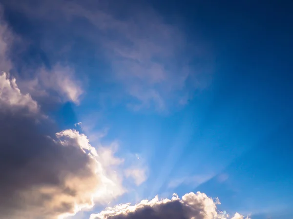 Güneş ve bulutlar güneş ışığı