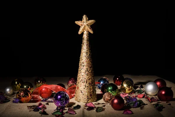 El yapımı dekoratif Noel ağacı