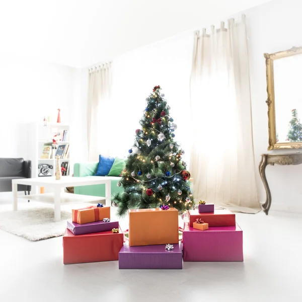 Hediyeli Noel ağacı