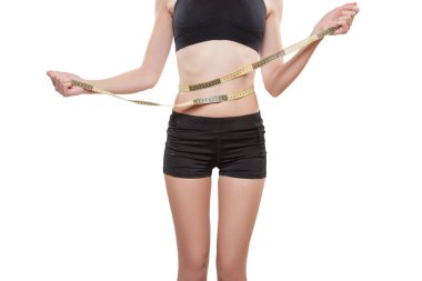 Kadın yuvarlak şerit metre ile nefes nefese