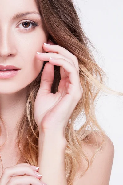 Kadın yüz el ile dokunmak