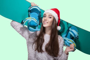 snowboard omzuna tutan kadın