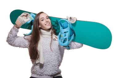 snowboard omzuna tutan kadın