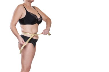 Kadın yuvarlak mezura ile sarma