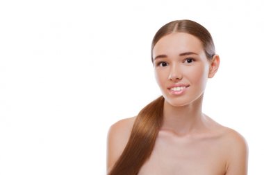 uzun kahverengi saçlı genç kız