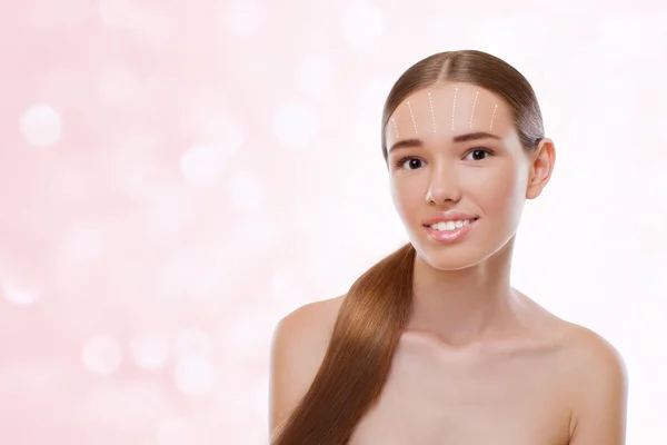 Oklar üzerinde yüz germe ile kız