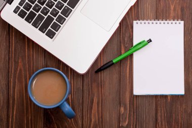 laptop ve kahve ile boş defter