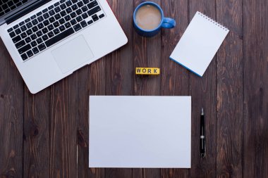 laptop ve kahve ile boş defter