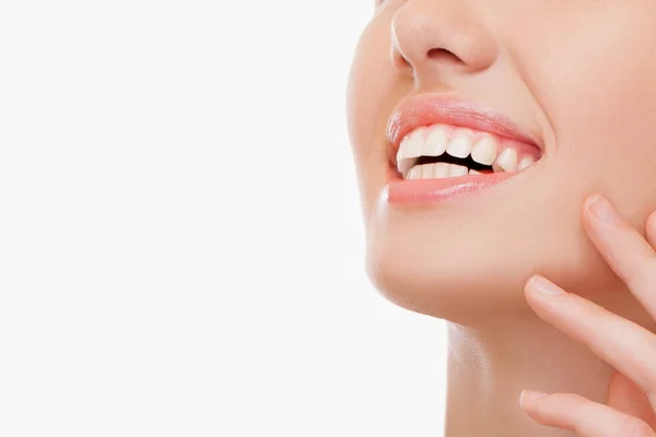 白い健康的な歯と笑顔の女性 — ストック写真