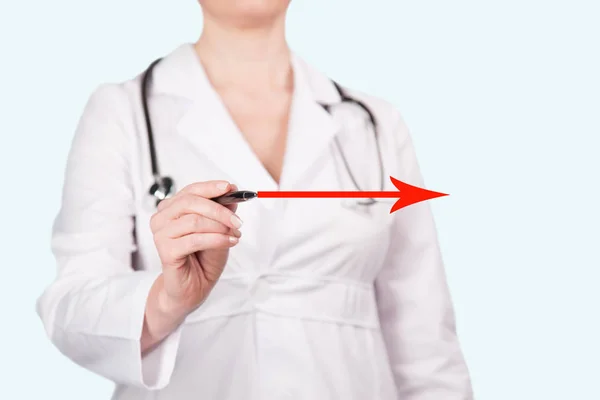 医者の図面赤い矢印 — ストック写真