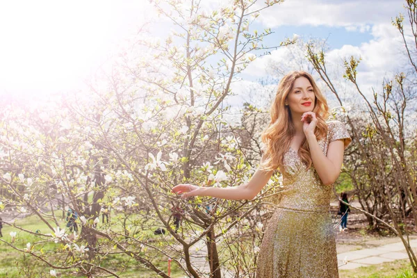 Beauty Blond Young Woman Pink Dress Standing Summer Park Blossoming — Stock Photo, Image