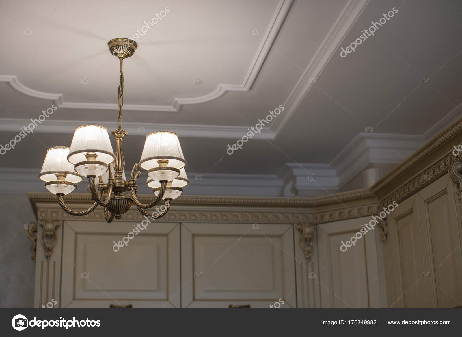 Lampadari Plafoniere Rosse : Bellissimo lampadario bronzo con plafoniera illuminata