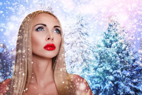 Красуня Блондинка Довгим Блискучим Волоссям Святковий Портрет Гламурної Жінки Зимовому — стокове фото