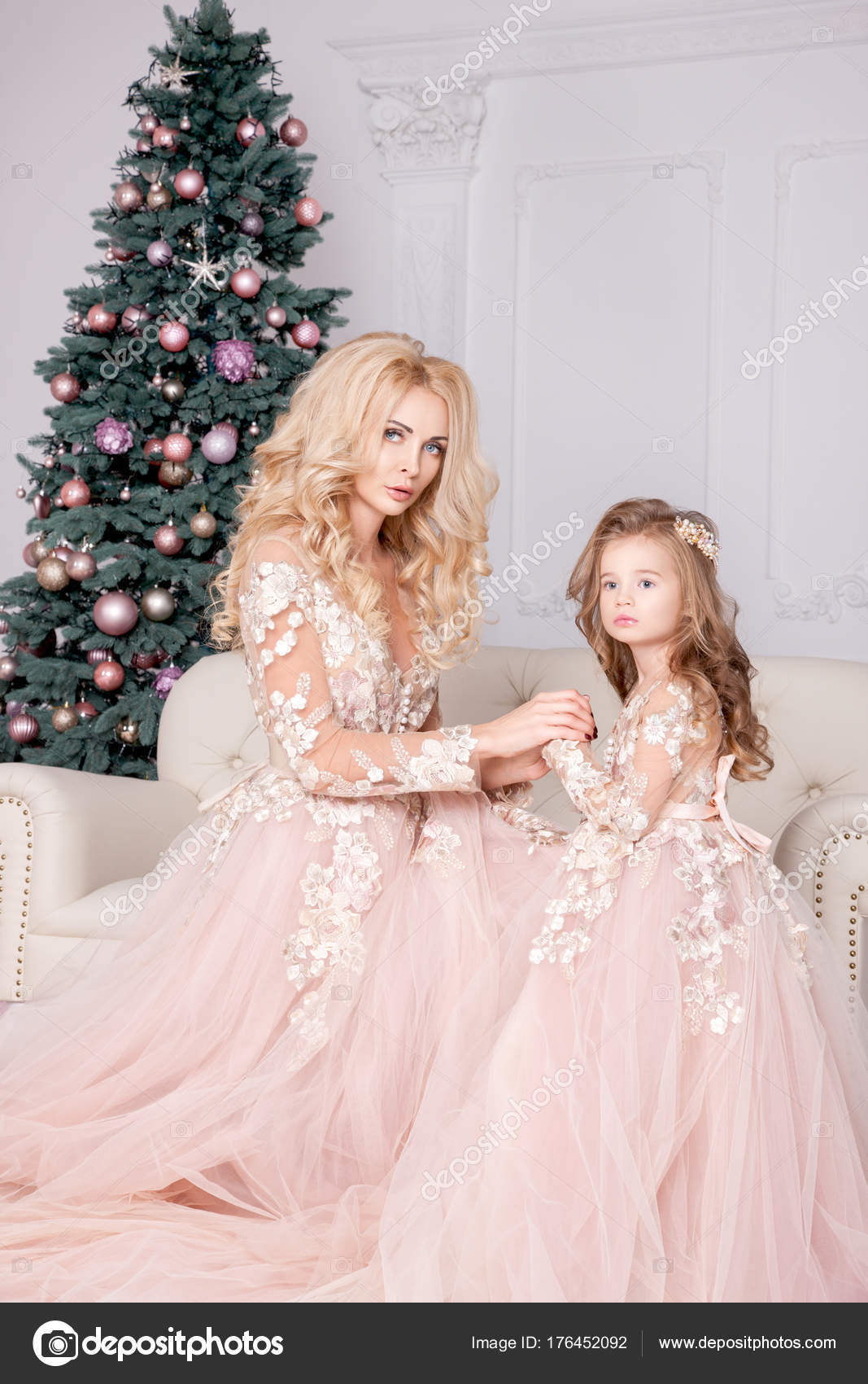 Mom Daughter Wearing Pink Dresses Holding Christmas Gifts Mom Daughter  Stock Photo by ©luzgareva 176452092