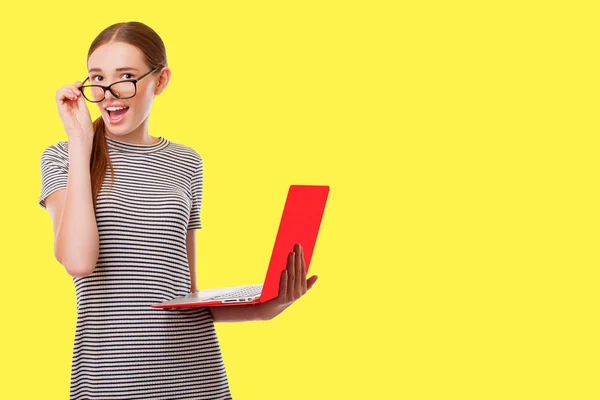 Gözlük sürpriz ile üzerinde seyir kız