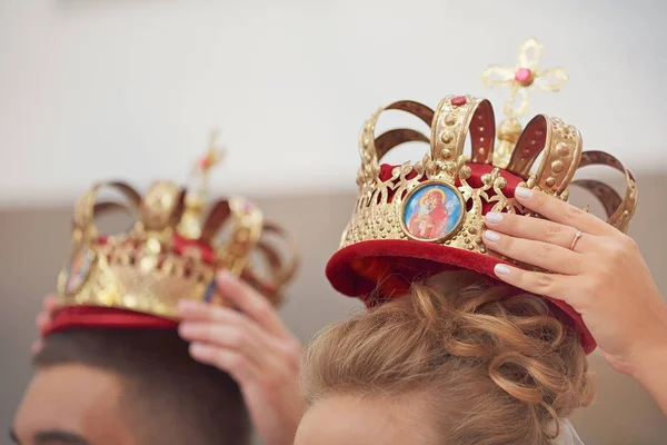 Golden crowns for wedding ceremony — Stock Photo, Image