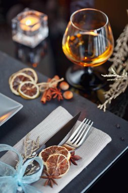 Tablo yer ayarını tatil dekorasyon ile