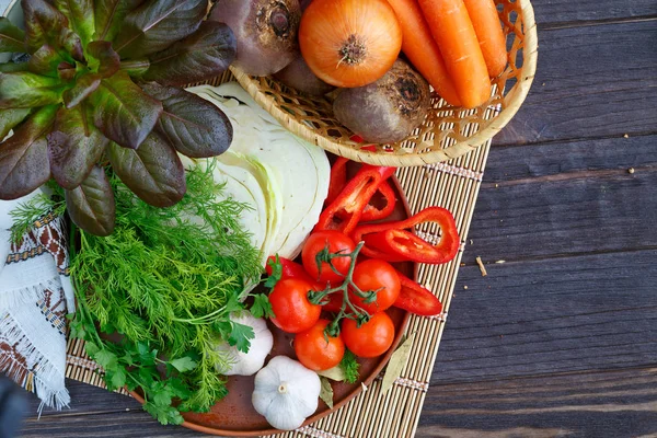 Légumes crus frais sur la table — Photo