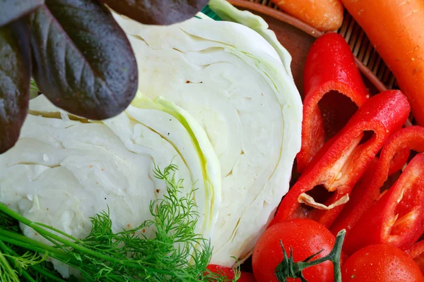 Légumes crus frais sur la table — Photo